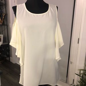 NWT Bobeau , size Medium, cream color.